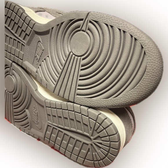 Nike Dunk Low SE Platinum Violet Cave Stone - Picture 9 of 9